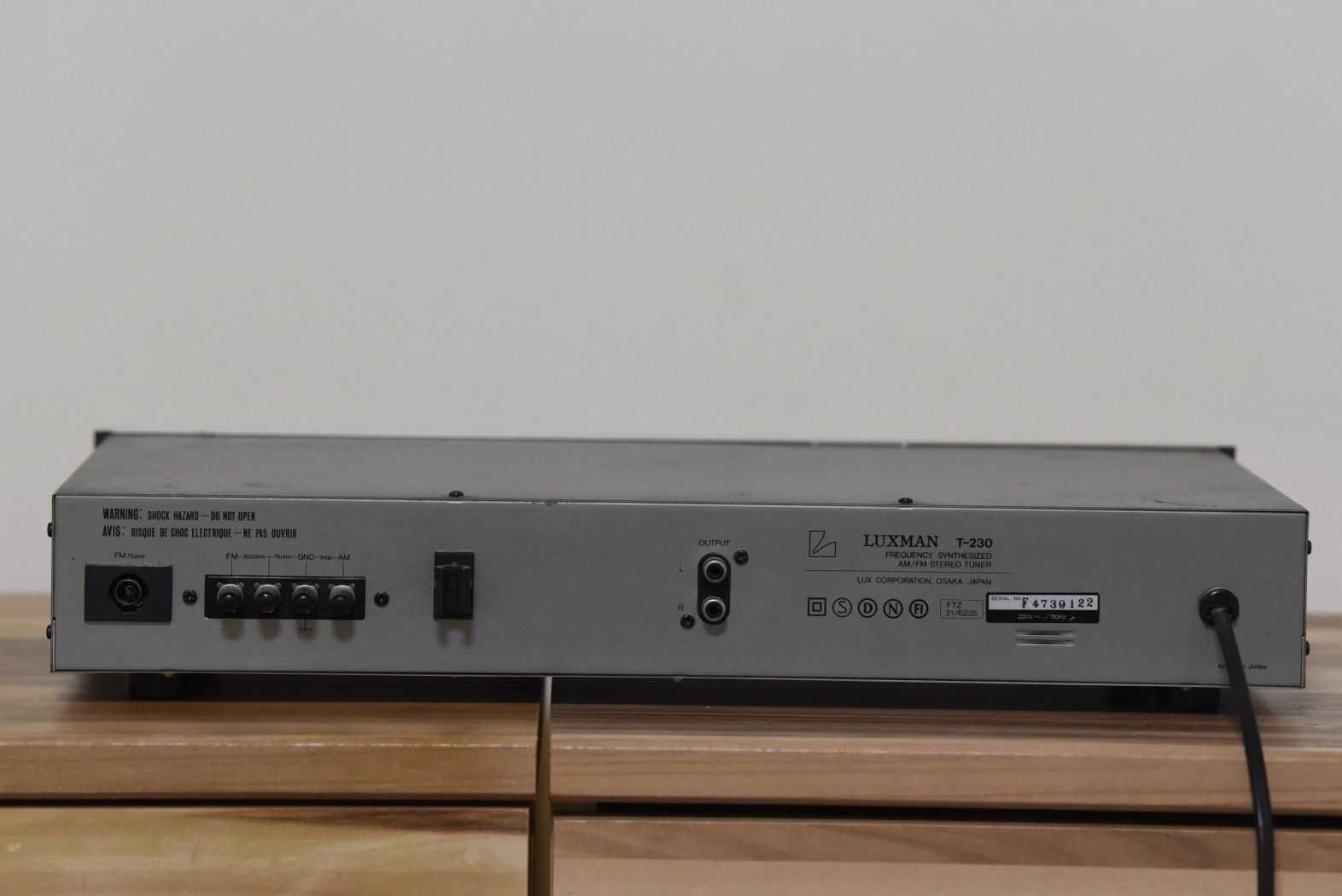 Tuner Radio Luxman T-230 Frequency Synthesized Stereo