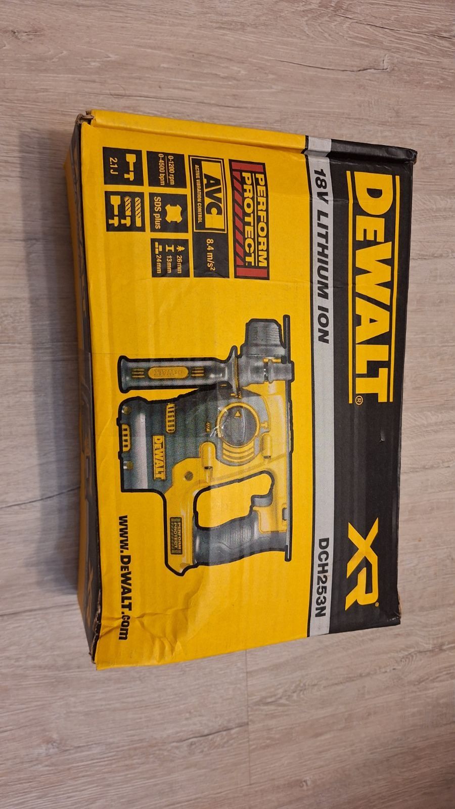 Продавам нов акумулаторен перфоратор DeWalt DCH253