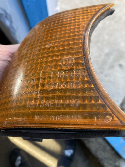 Паворотник бмв е34 Хэлла