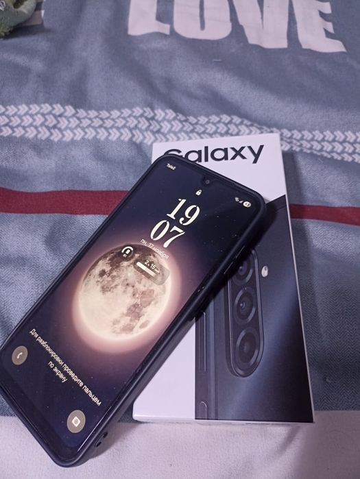 Продам Самсунг а17