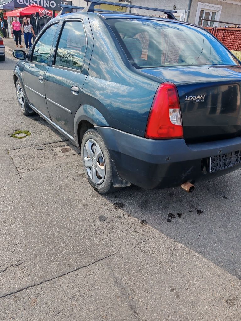 Vând Dacia Logan