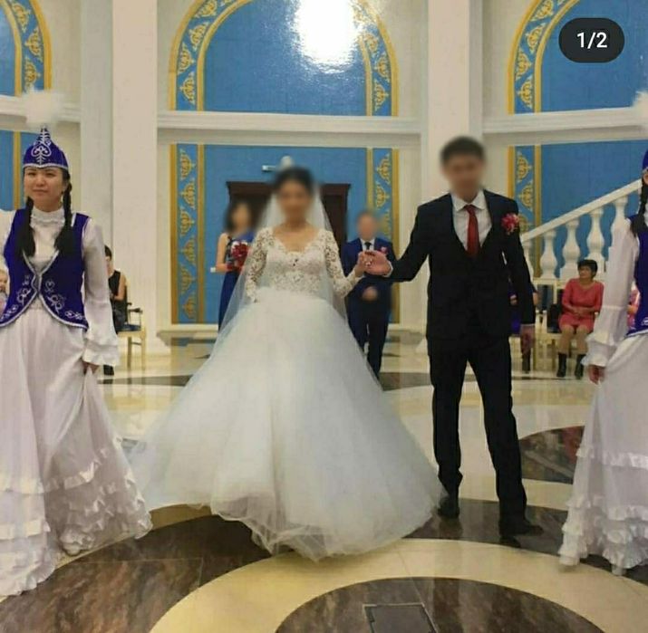 Продам красивое свадебное платье в отличном состоянии. Комплект.