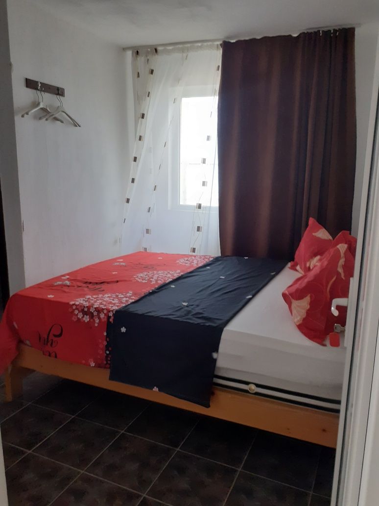 Casa 12 camere cu bai de vânzare la 5 min de mare (mers pe jos)
