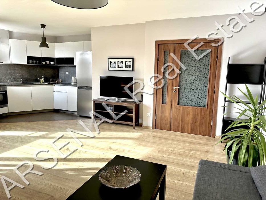 Тристаен апартамент под наем, Център