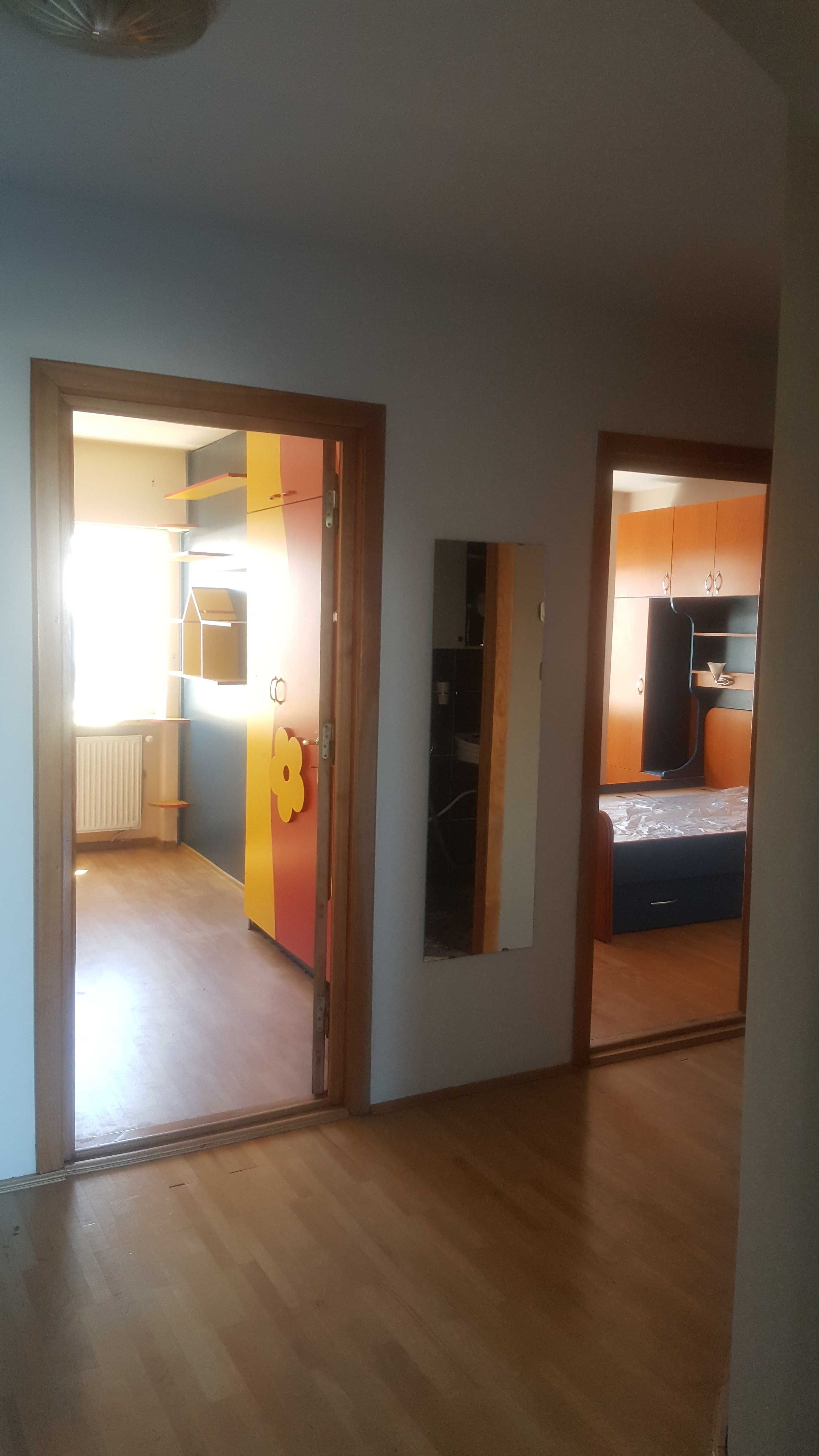 Apartament cu 2 dormitoare +living + mansarda