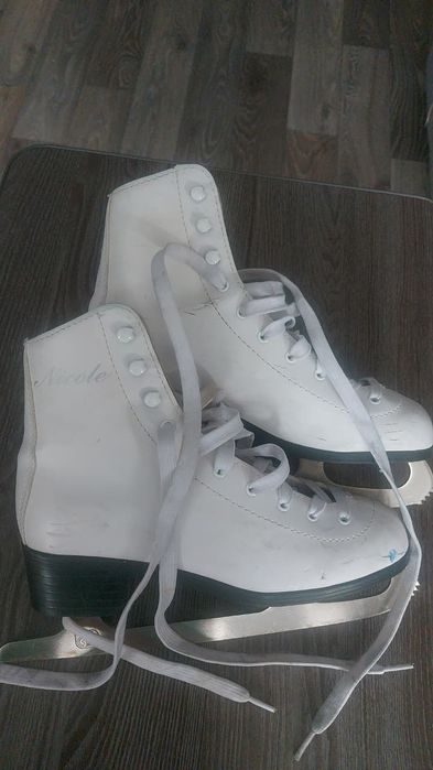 Продам коньки 38 размер