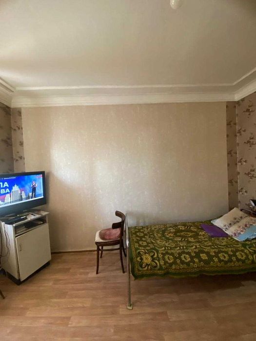 Продается квартира 2 комнатная на Карасай батыра  дом кирпичный 3 этаж