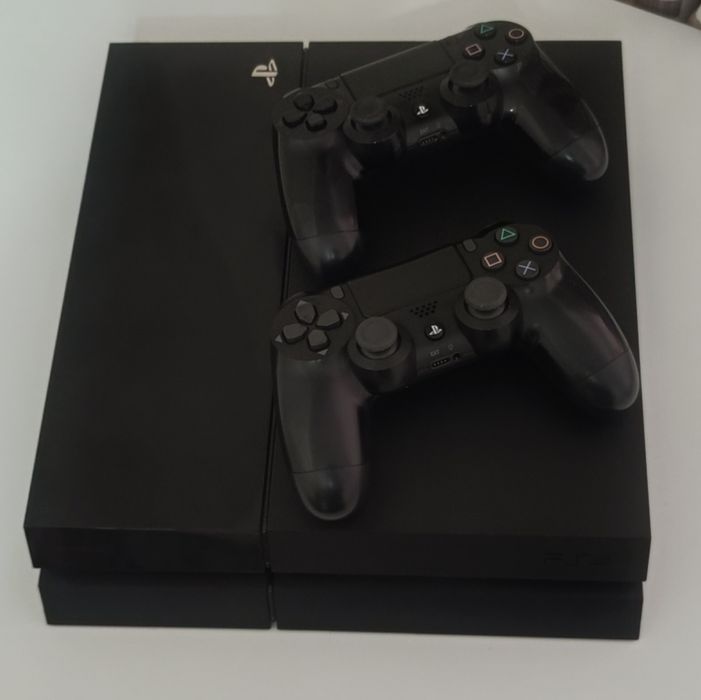 Продам Sony Playstation 4