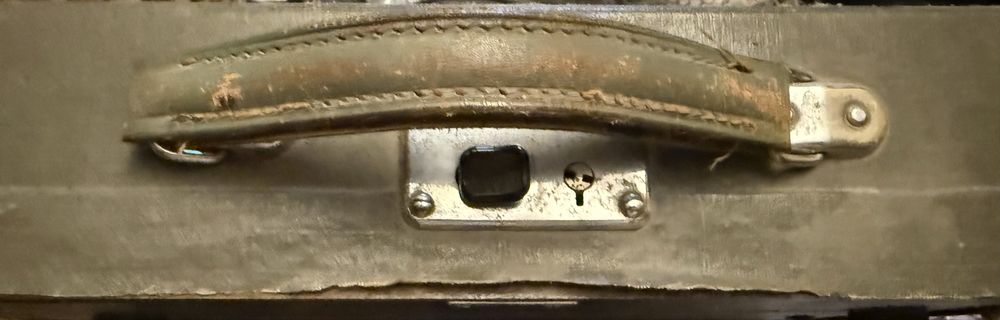 Български пишещи машини Марица 11 и Ерика пълен комплект с документите