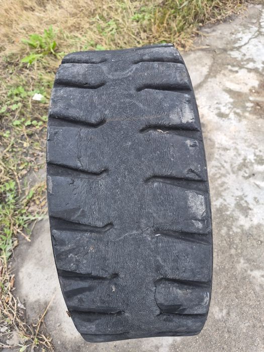 Гума за мотокар 8.15х15