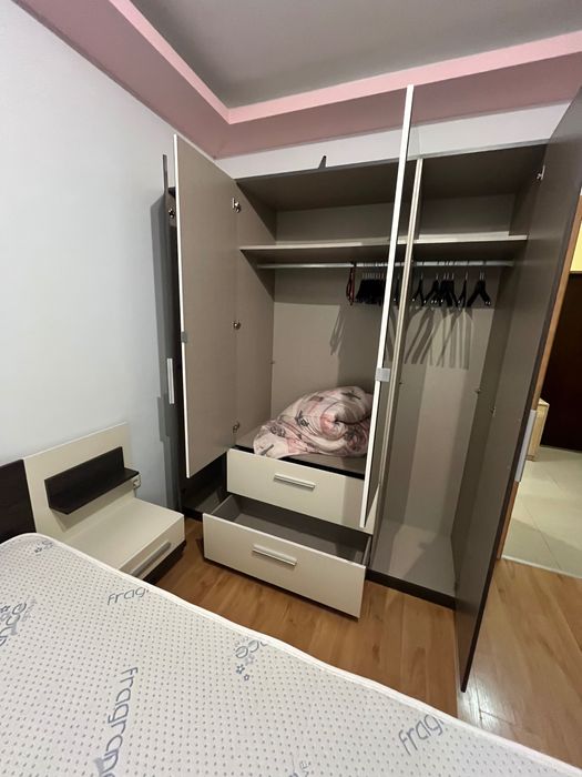 Запазена спалня с нощни шкафчета и гардероб + скрин