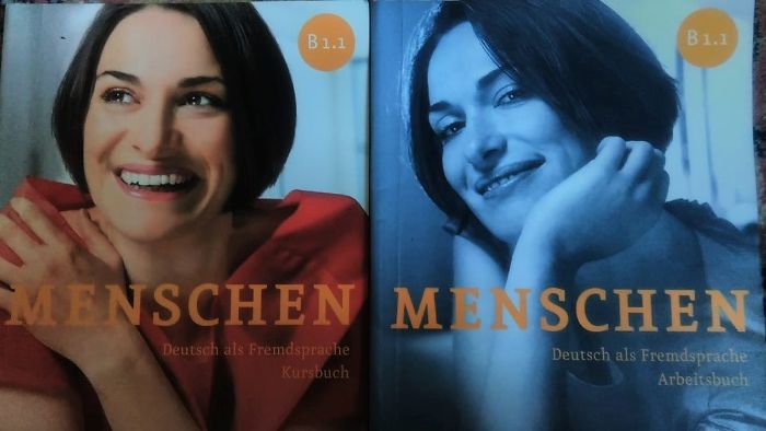 Продавам учебник и тетрадка  по Немски език B1.1 по новата програма