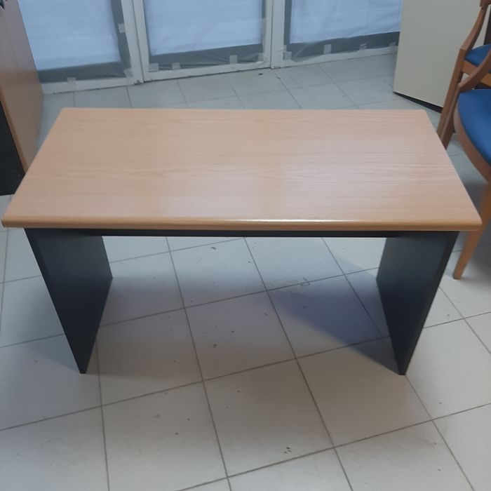 Продавам офис обзавеждане в идеално състояние