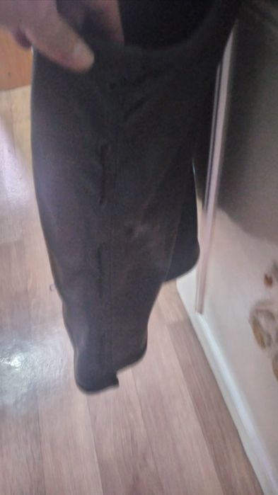 Продаю кожаную жилетку сделанную в Пакистане очень плотная кожа