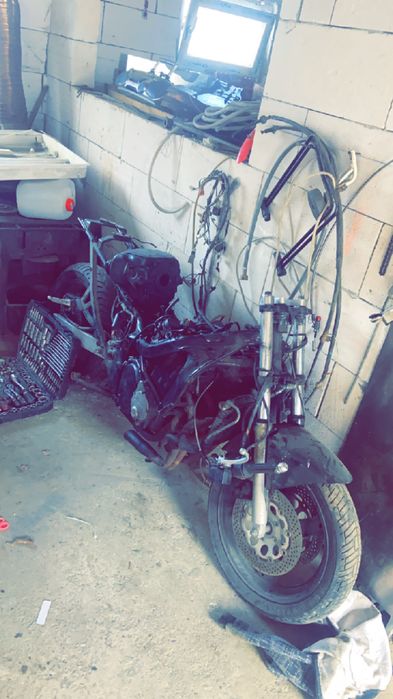 Se vinde defect suzuki gsx750f
