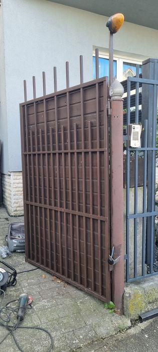 Poarta acces auto si poarta pietonala+acces auto