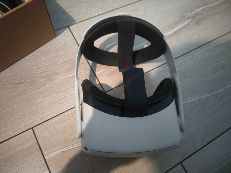 Meta Quest 2 (Oculus) 128GB + Elite Strap + Калъфи. Перфектен!