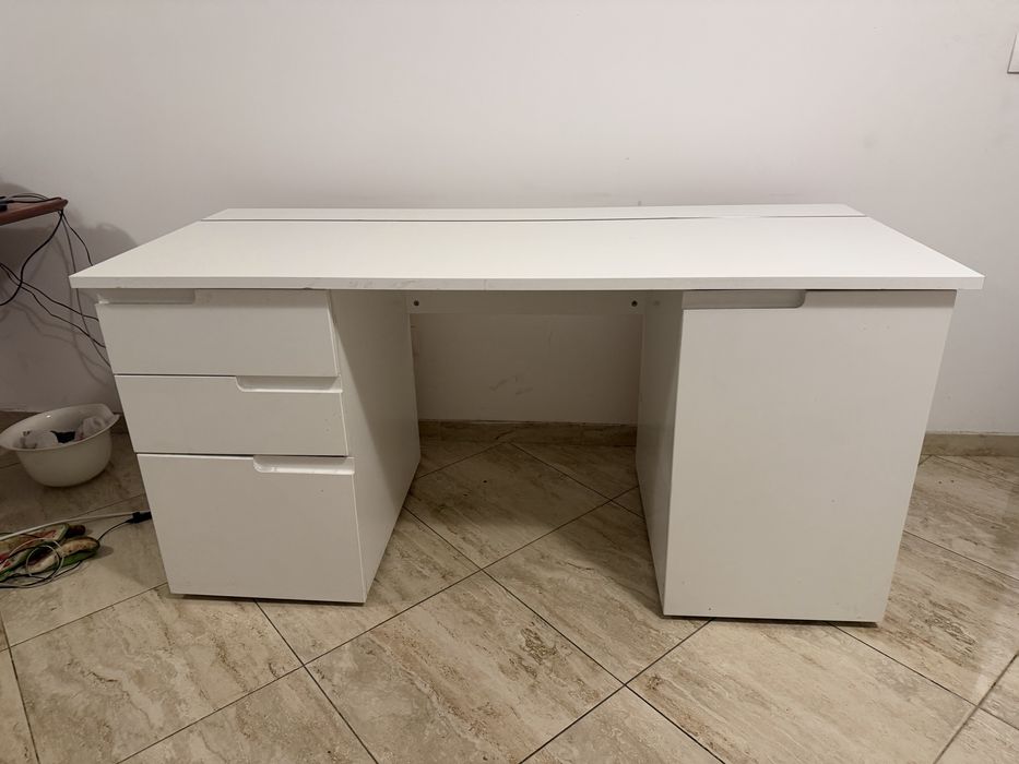 Голямо  луксозно бюро