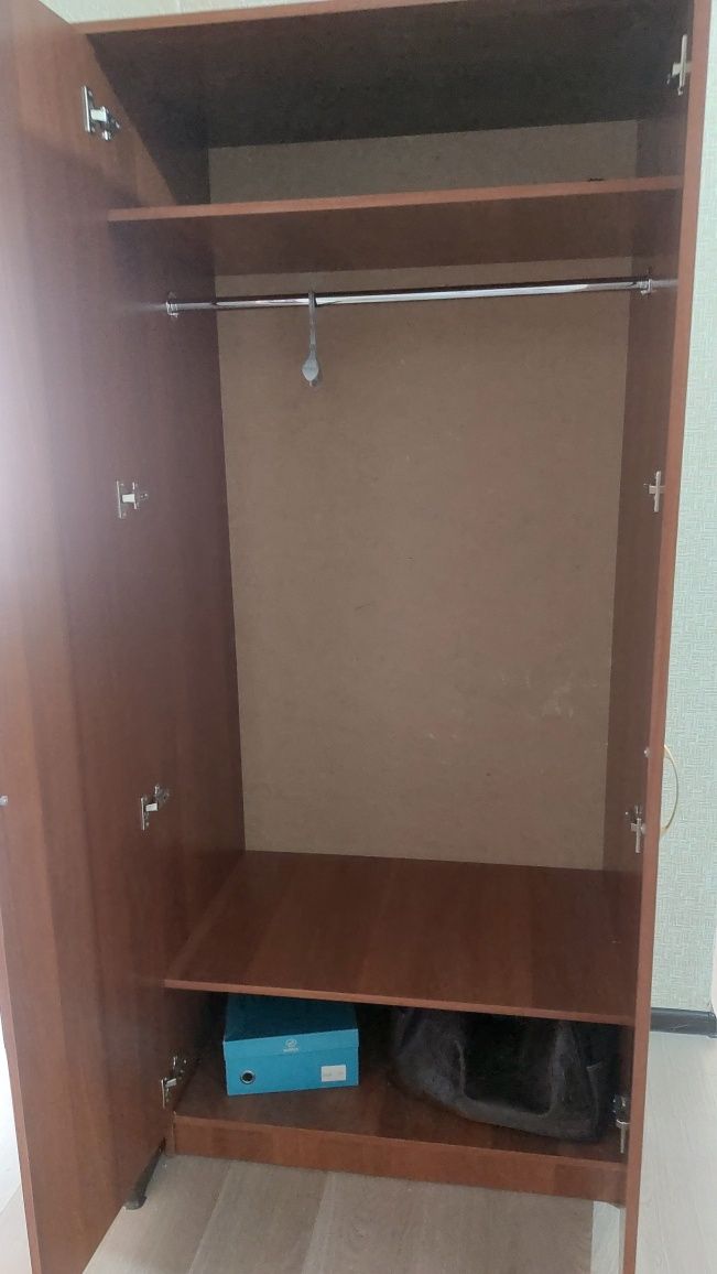 Продам шкаф платяной