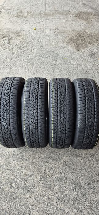 4 anvelope iarna Pirelli 235/65/19.Pretul este pe bucata