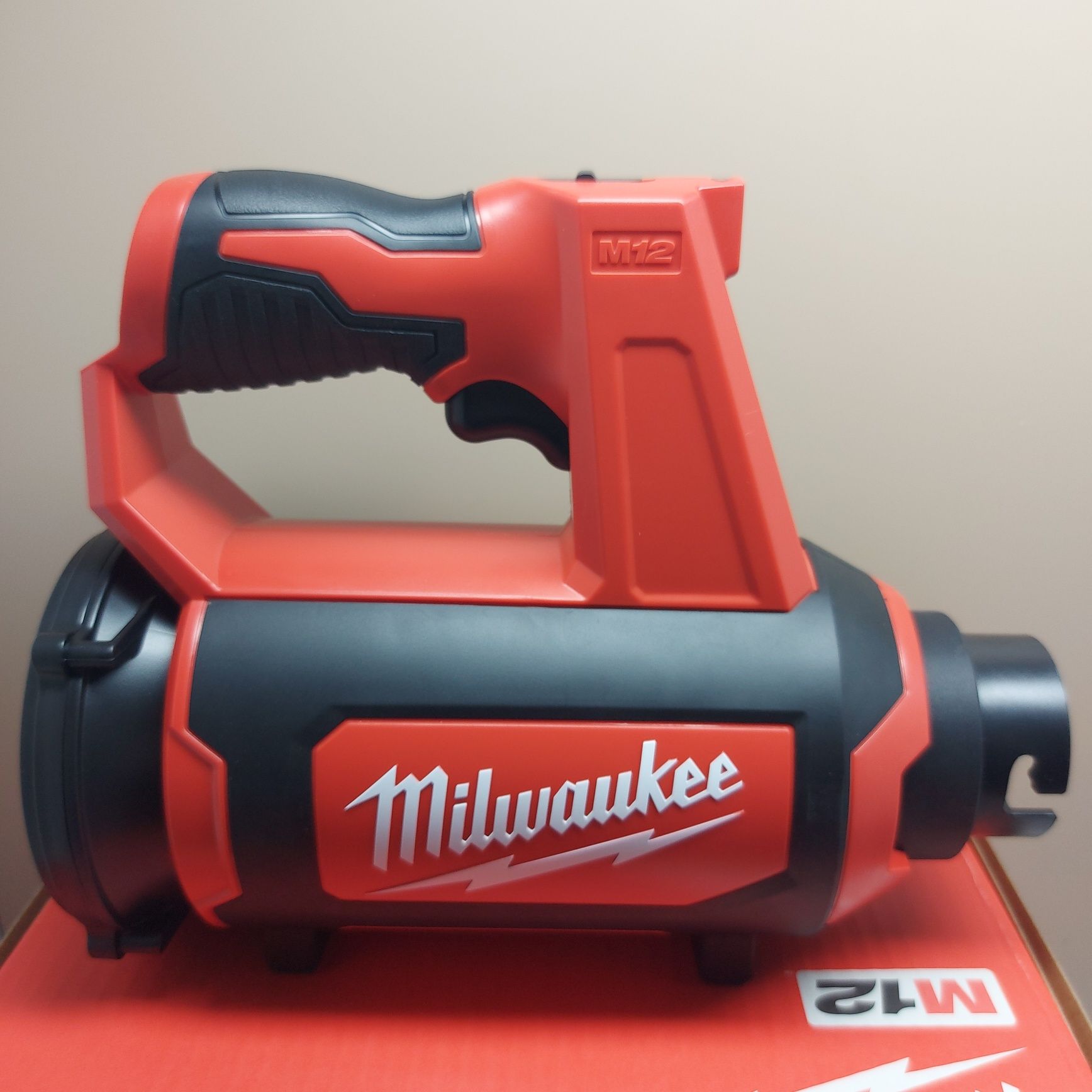 Milwaukee M12 BBL-0 Акумулаторна въздуходувка 12 V