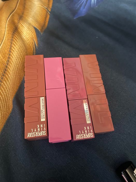Machiaj maybelline fond de ten,rujuri mate