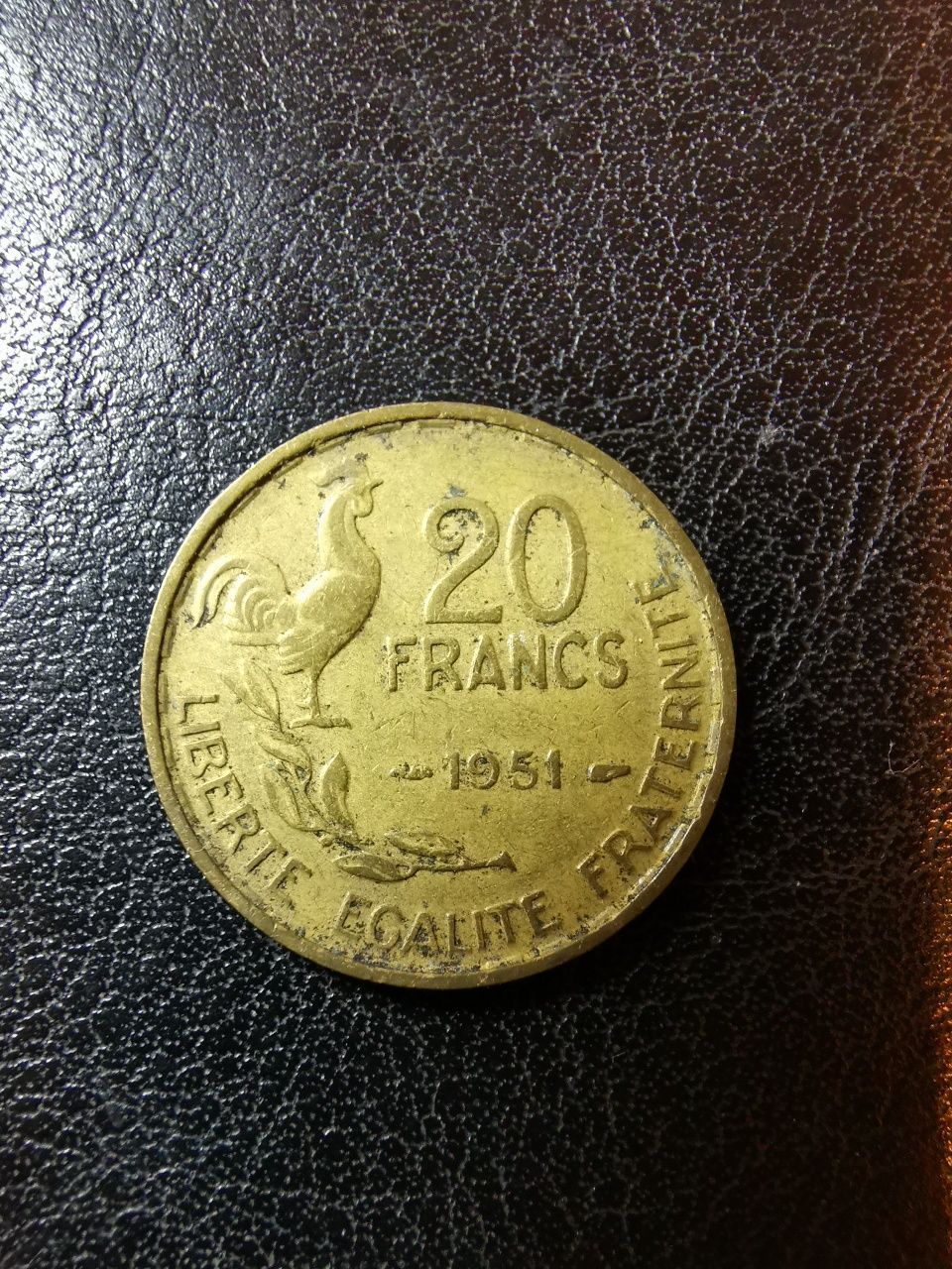 Продам две монеты Франции 1951 г. в
