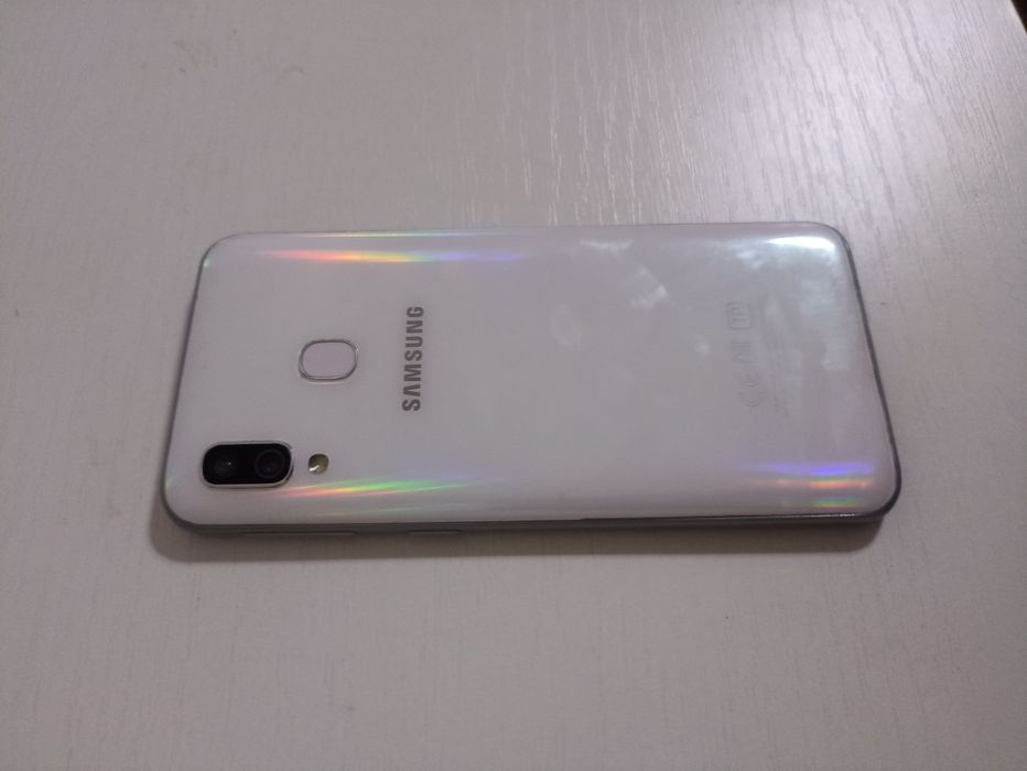 Продам Самсунг А 40