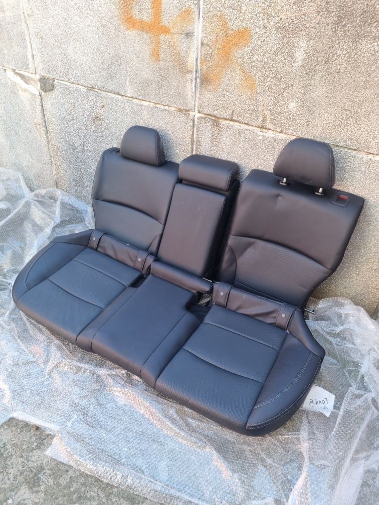 Кожен салон Subaru Outback