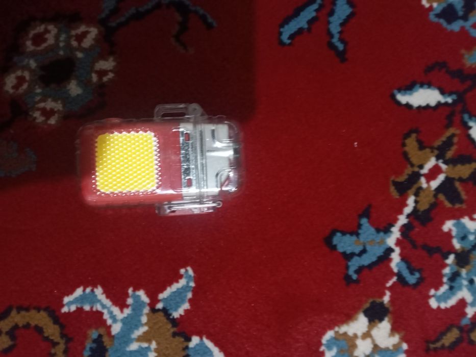 Фонарик джига заряжается с тайпси