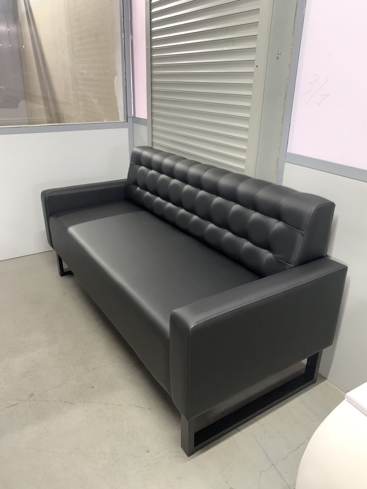 Офисный диван на металлокаркасе 1,65м