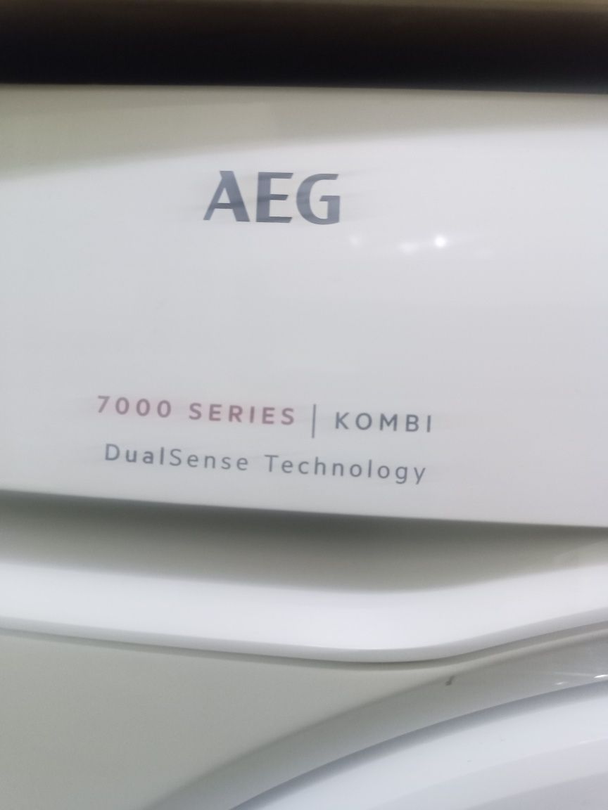 Комбинирана пералня със сушилня AEG