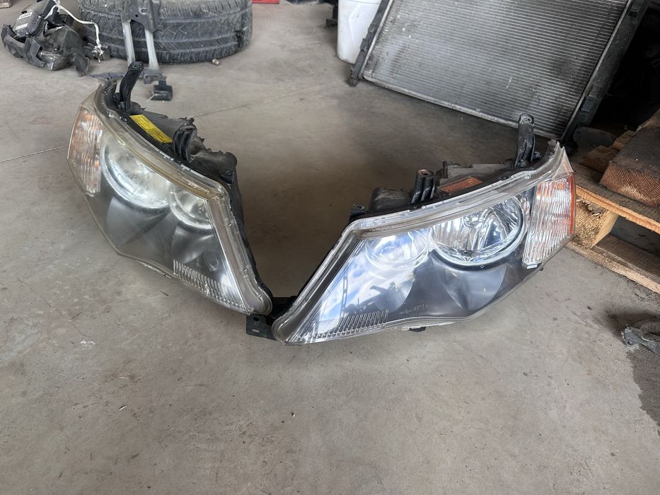 Фарове ксенон Мицубиши Аутлендър 2007-2010