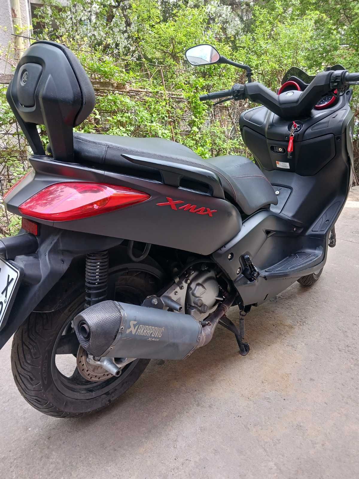 Скутер Yamaha; Модел: X-max - 4300 лв.