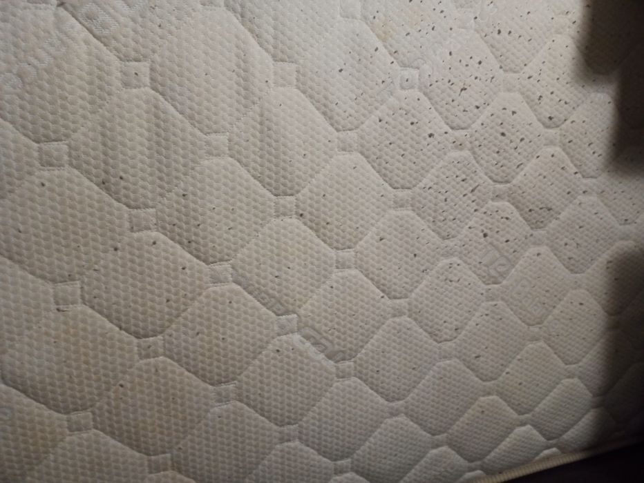 Продавам матрак двулицев