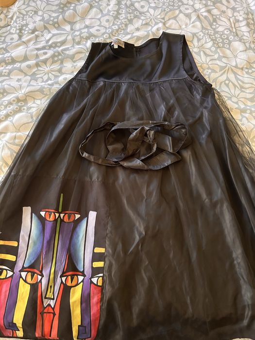 Две официални рокли-отговарят на М размер. Подходящи за празници!