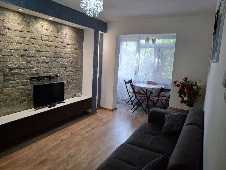 Închiriez apartament 3 camere tomis nord