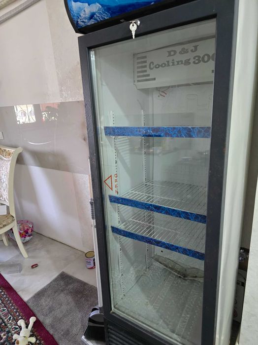 Холодильник витринный