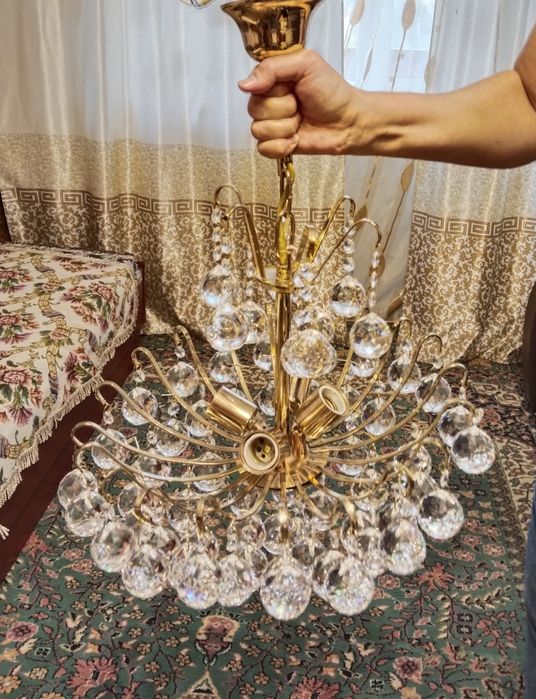 Продам люстру качественную в идеале