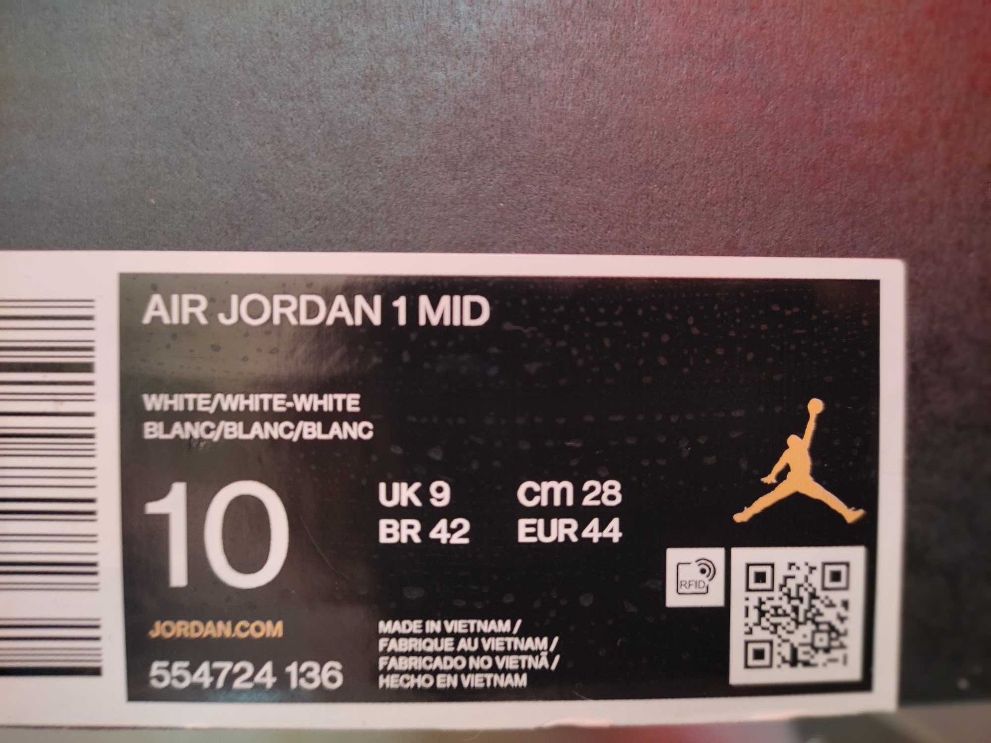 Нови оригинални Маратонки Nike Air Jordan -44 естествена кожа