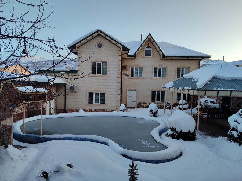 ЧАРВАК Дача Свежая Семейная Бассейн с обогревом