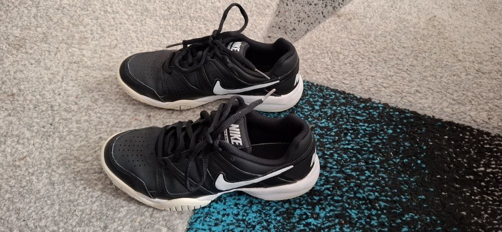 Pantofi sport Nike 35.5 stare foarte buna