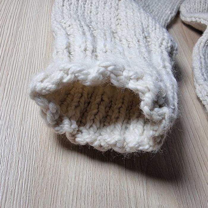 Ciorapi de iarna grosi CROSETATI manual albi - pufosi si caldurosi
