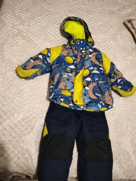 Продам детский комбинезон на 2 до 4 лет.В хорошем состоянии