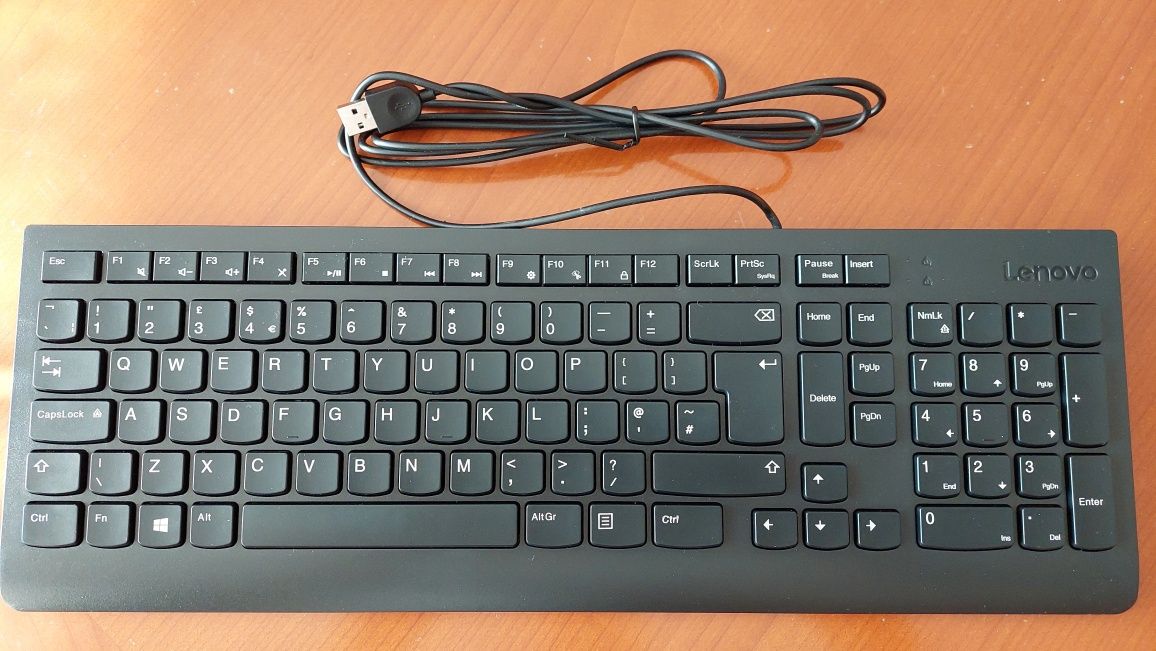 Vând tastatura Lenovo slim SK-8823 cu fir USB, Desktop/ PC/Laptop.
