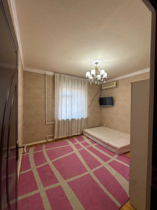 продаётся квартира Юнусабад13 5 ком отличная локация балкон 2х6