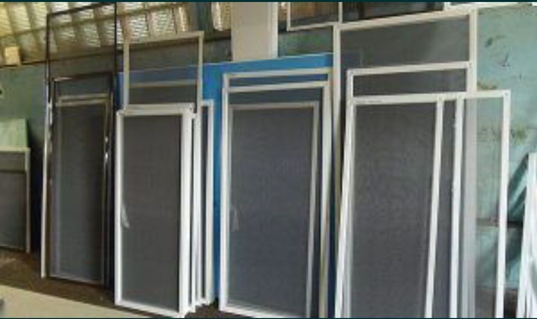 Plase Insecte, Rulouri exterioare