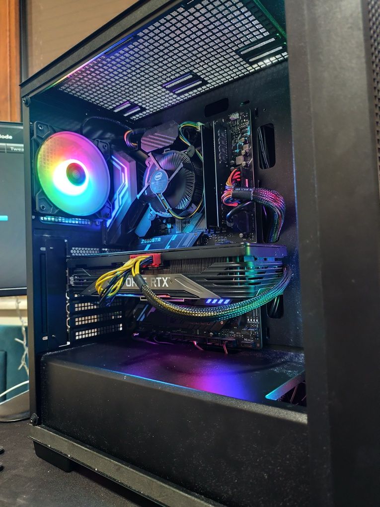 Геймърски компютър с RTX 3070 и i5 10400F