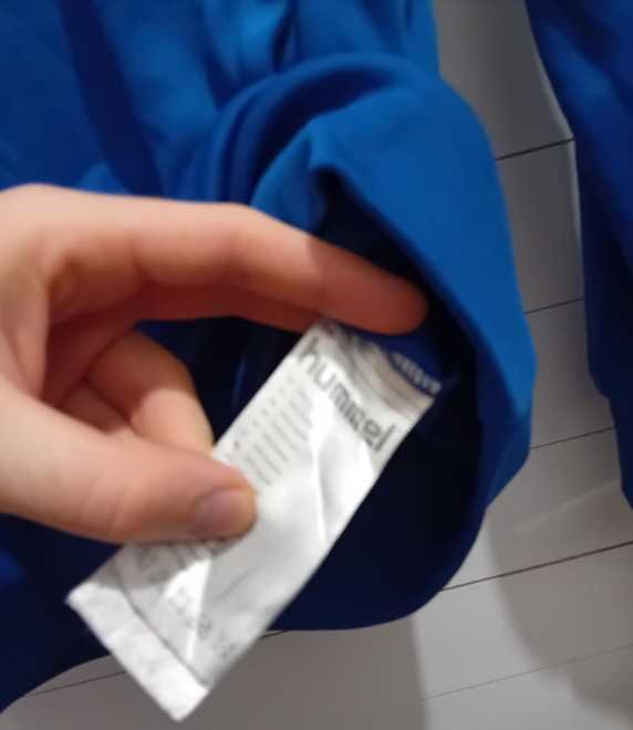 Чисто ново оригинално горнище Hummel