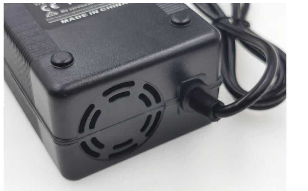 incarcator pentru trotinete,biciclete,scutere electrice 60/67,2V 2A/5A